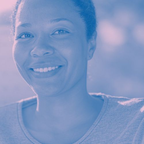 femme heureuse apres l'arret de la cigarette
